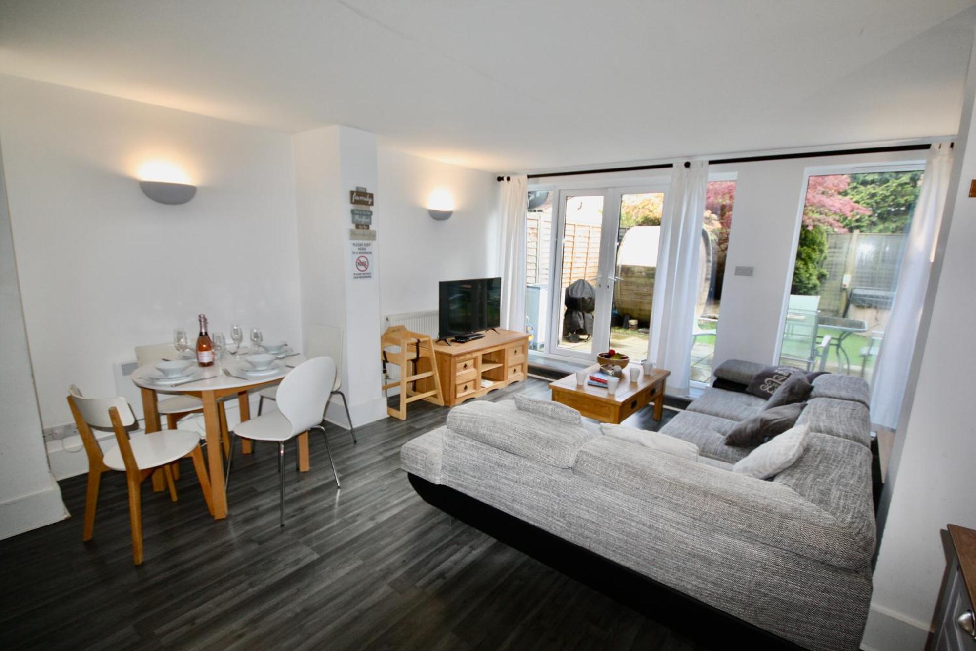 Bournemouth Hot Tub & Sauna Holiday Let Exterior photo