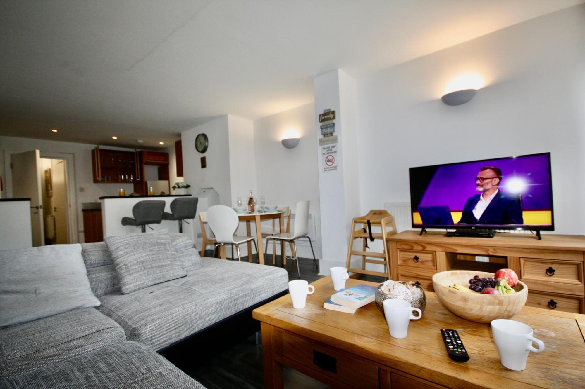 Bournemouth Hot Tub & Sauna Holiday Let Exterior photo