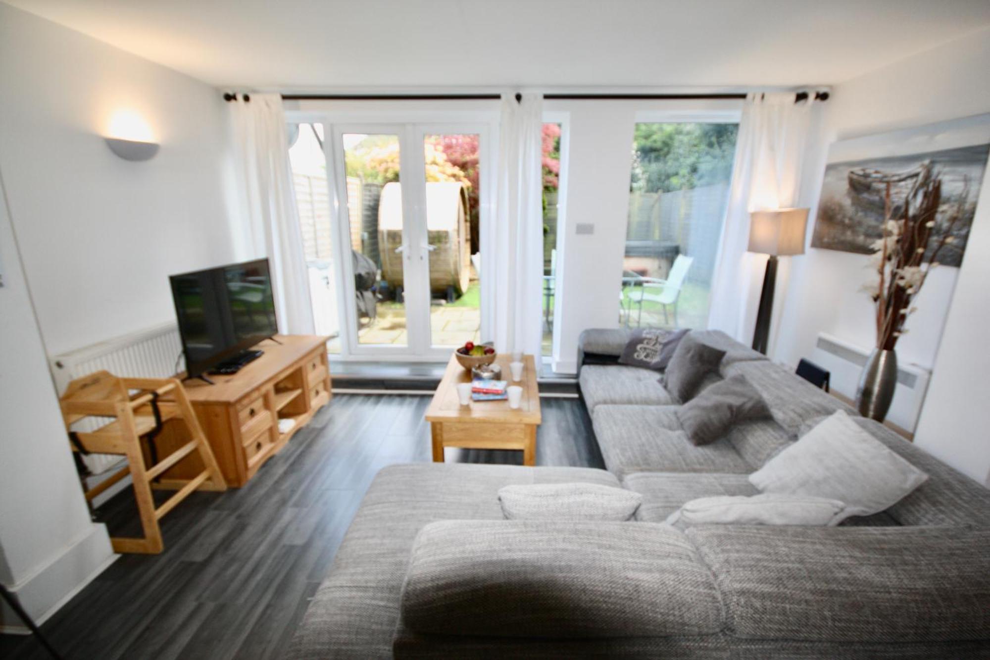 Bournemouth Hot Tub & Sauna Holiday Let Exterior photo
