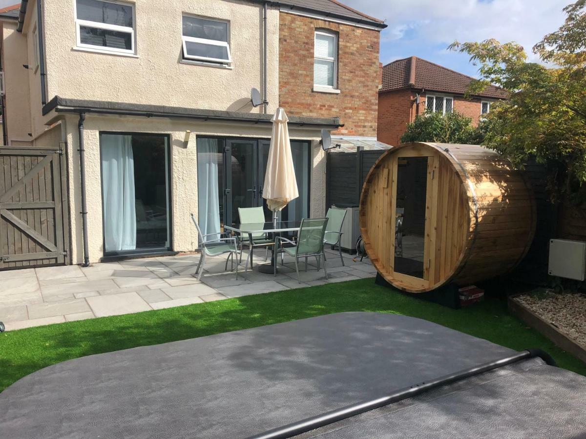 Bournemouth Hot Tub & Sauna Holiday Let Exterior photo